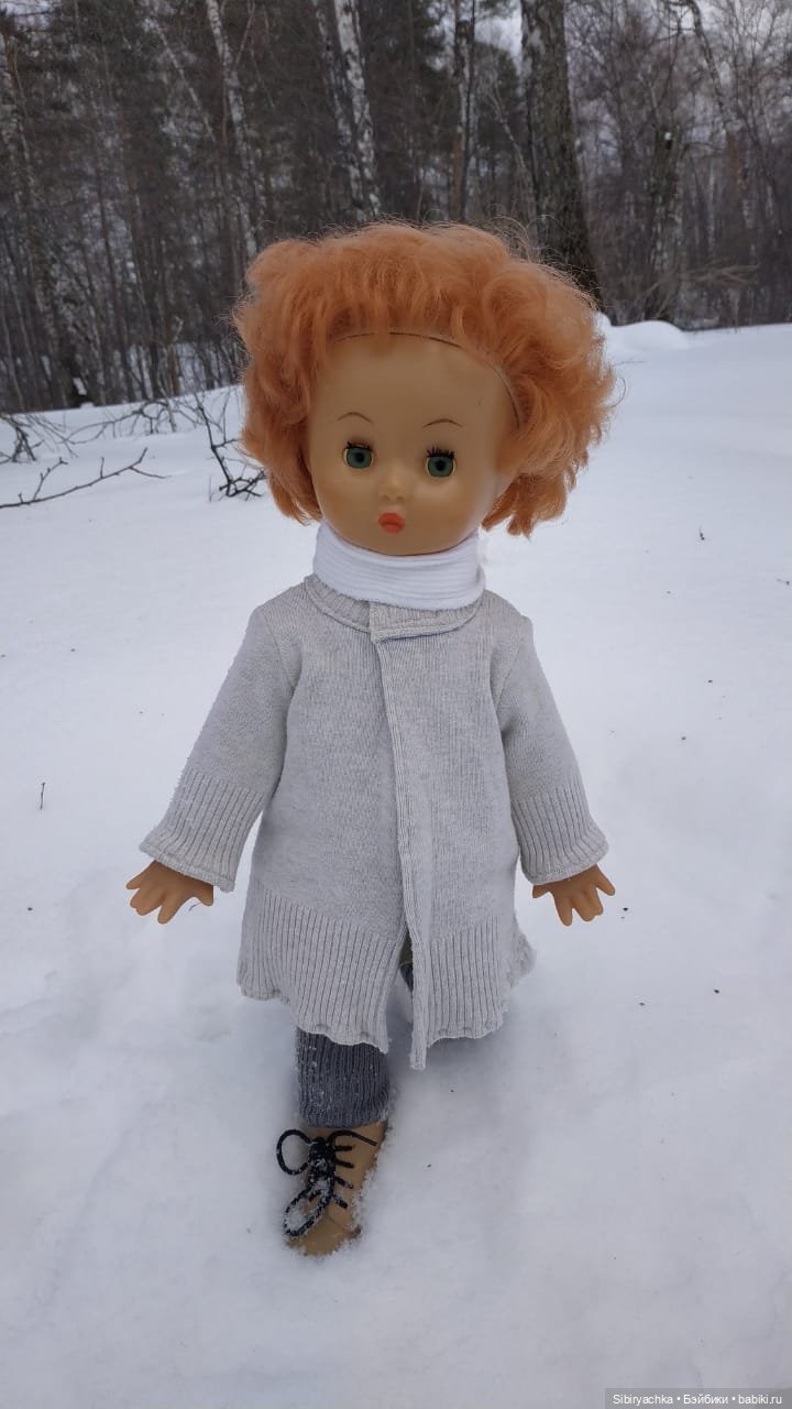 Первая прогулка Леночки в лесу