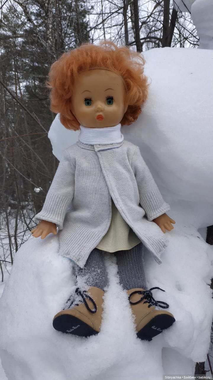 Первая прогулка Леночки в лесу