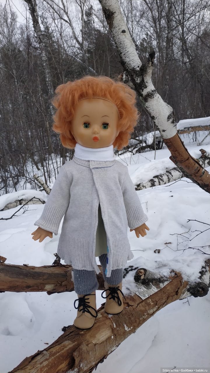 Первая прогулка Леночки в лесу