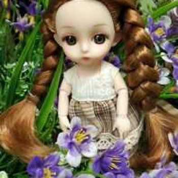 Глаша в цветочном отделе.