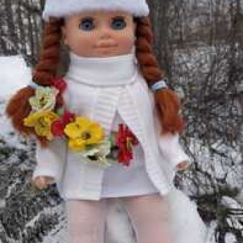 Аннушка, лес и цветы.