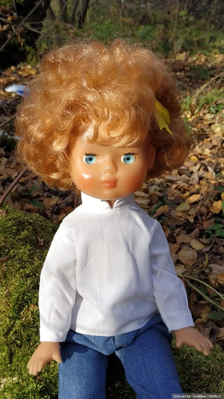 Синий, голубой и белый цвета в кукольной одежде