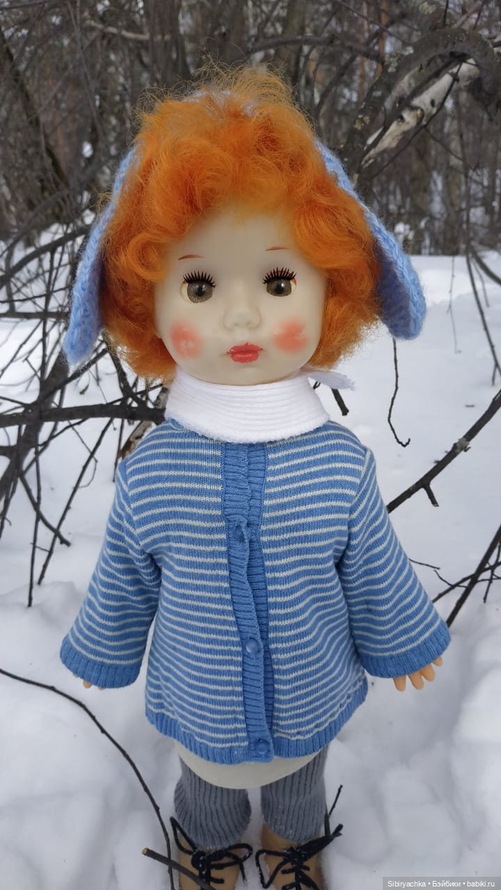 Синий, голубой и белый цвета в кукольной одежде