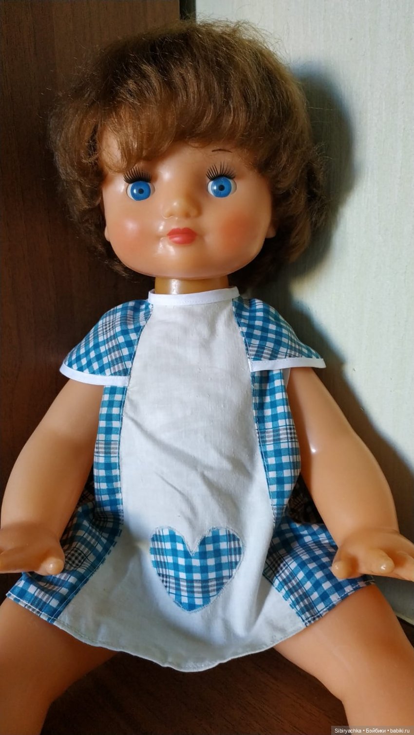 Синий, голубой и белый цвета в кукольной одежде