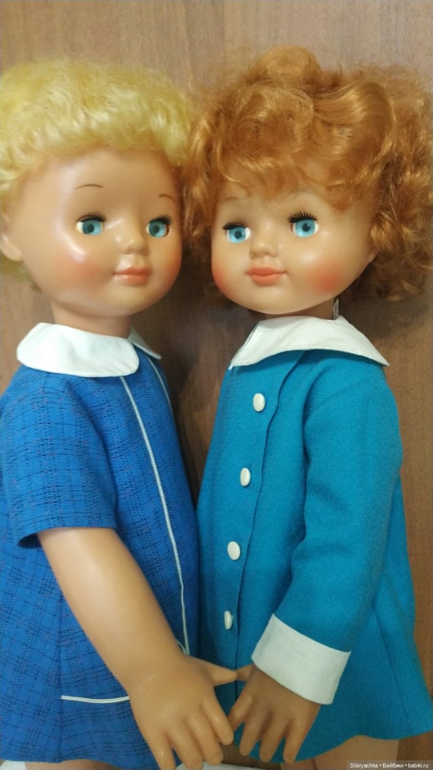 Синий, голубой и белый цвета в кукольной одежде