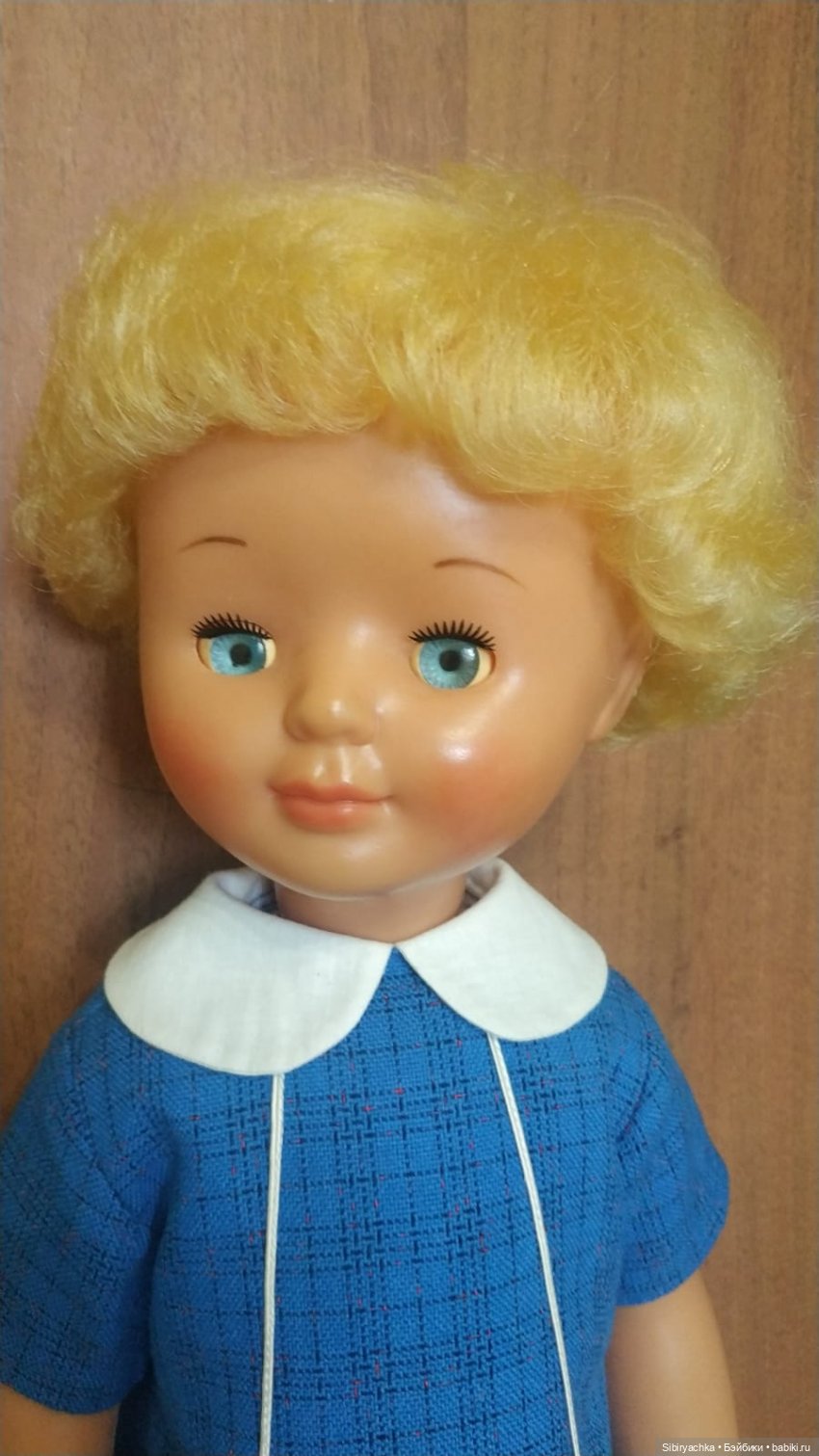 Синий, голубой и белый цвета в кукольной одежде