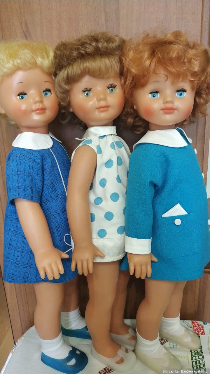 Синий, голубой и белый цвета в кукольной одежде