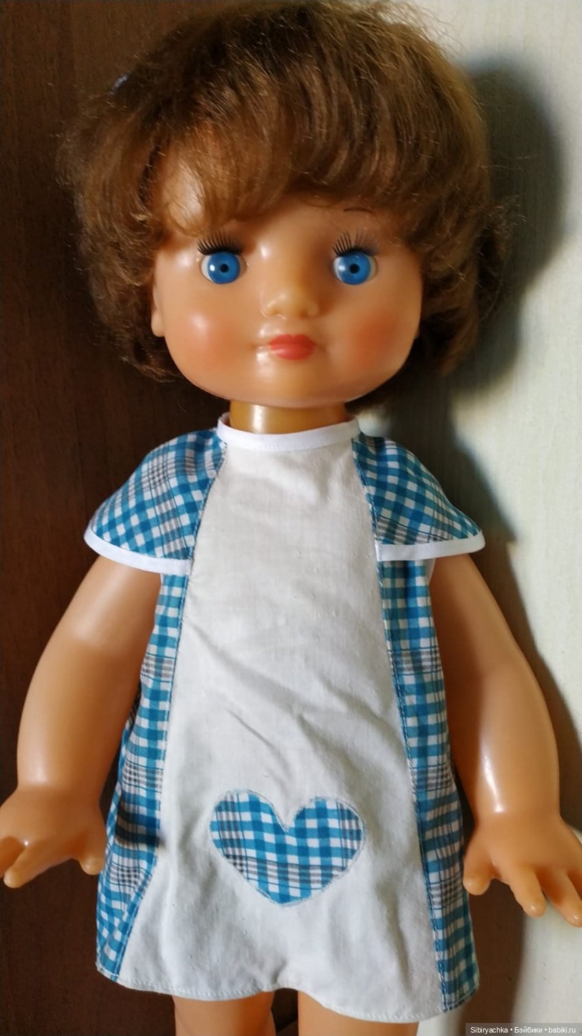 Синий, голубой и белый цвета в кукольной одежде