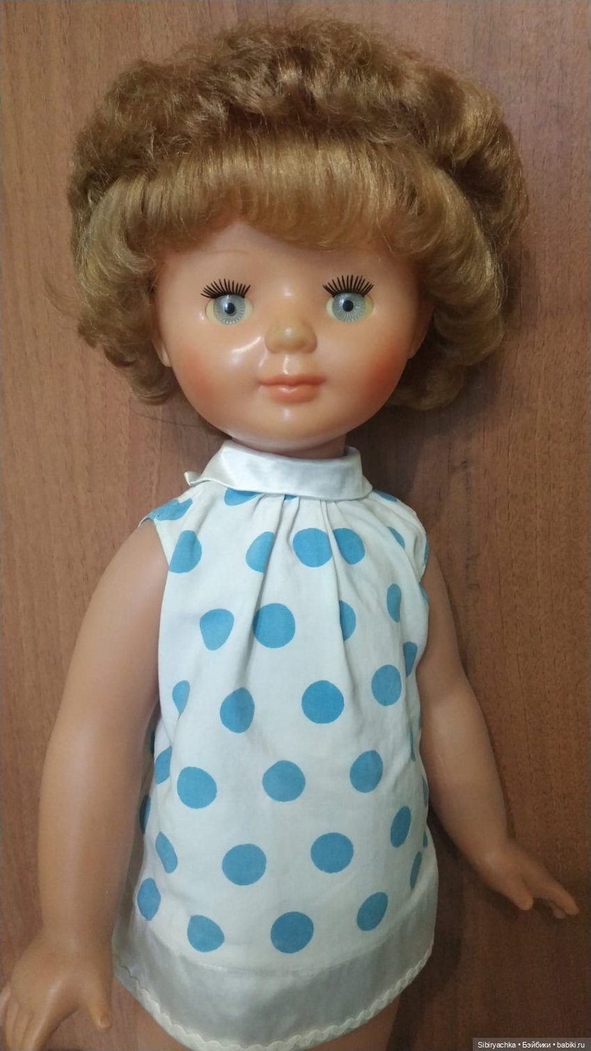 Синий, голубой и белый цвета в кукольной одежде