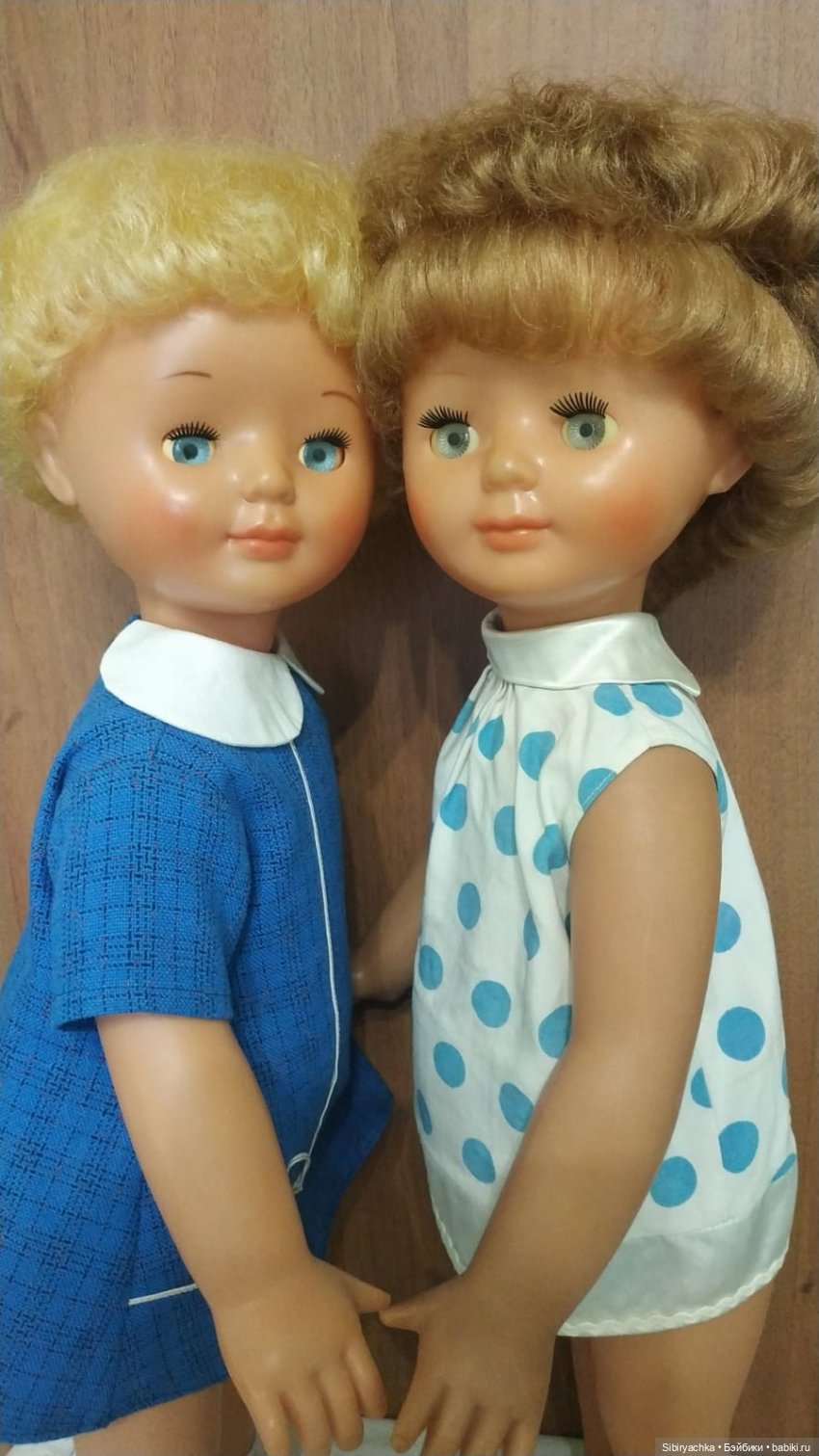 Синий, голубой и белый цвета в кукольной одежде