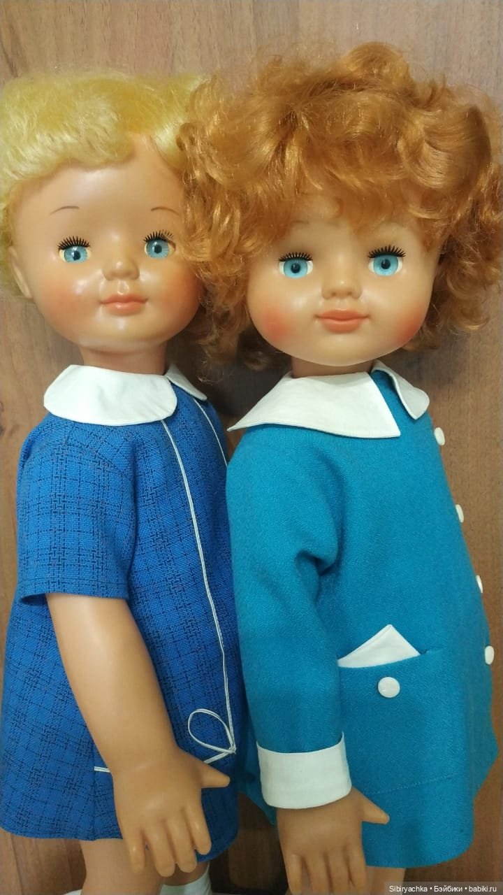 Синий, голубой и белый цвета в кукольной одежде