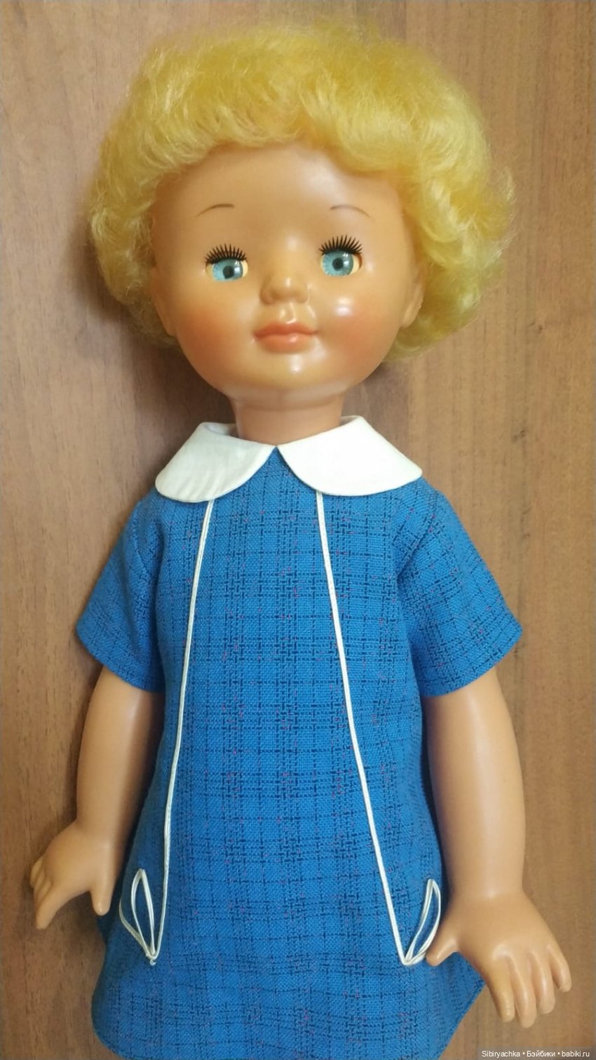 Синий, голубой и белый цвета в кукольной одежде
