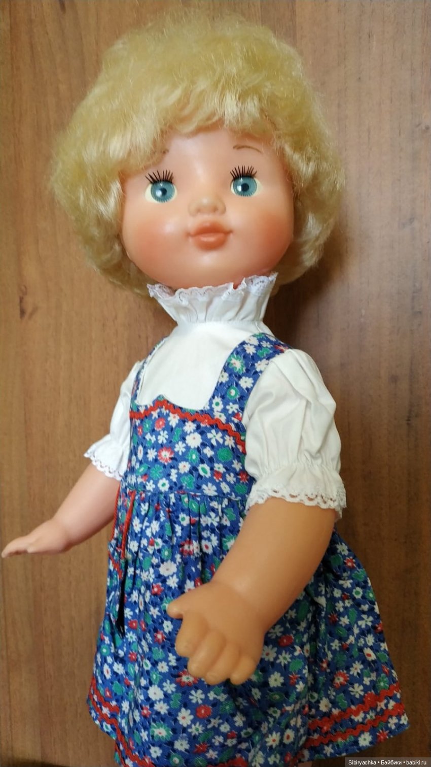 Синий, голубой и белый цвета в кукольной одежде