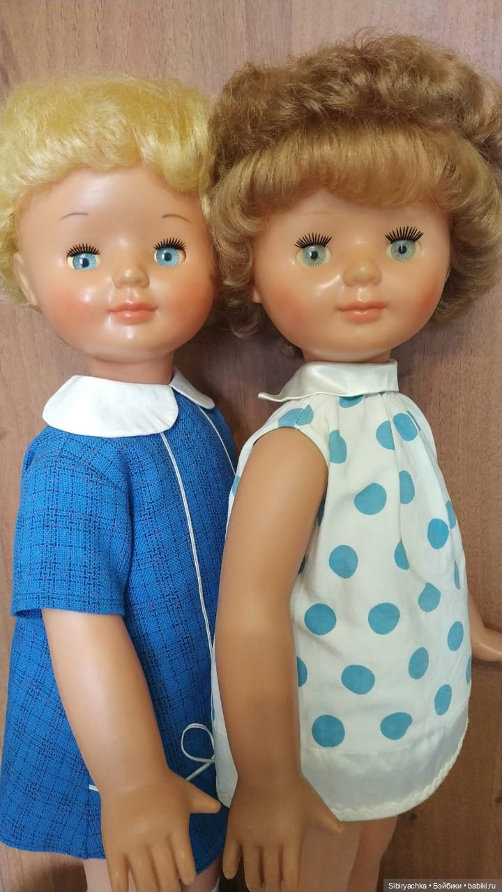 Синий, голубой и белый цвета в кукольной одежде