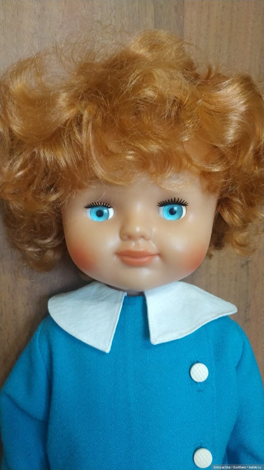 Синий, голубой и белый цвета в кукольной одежде