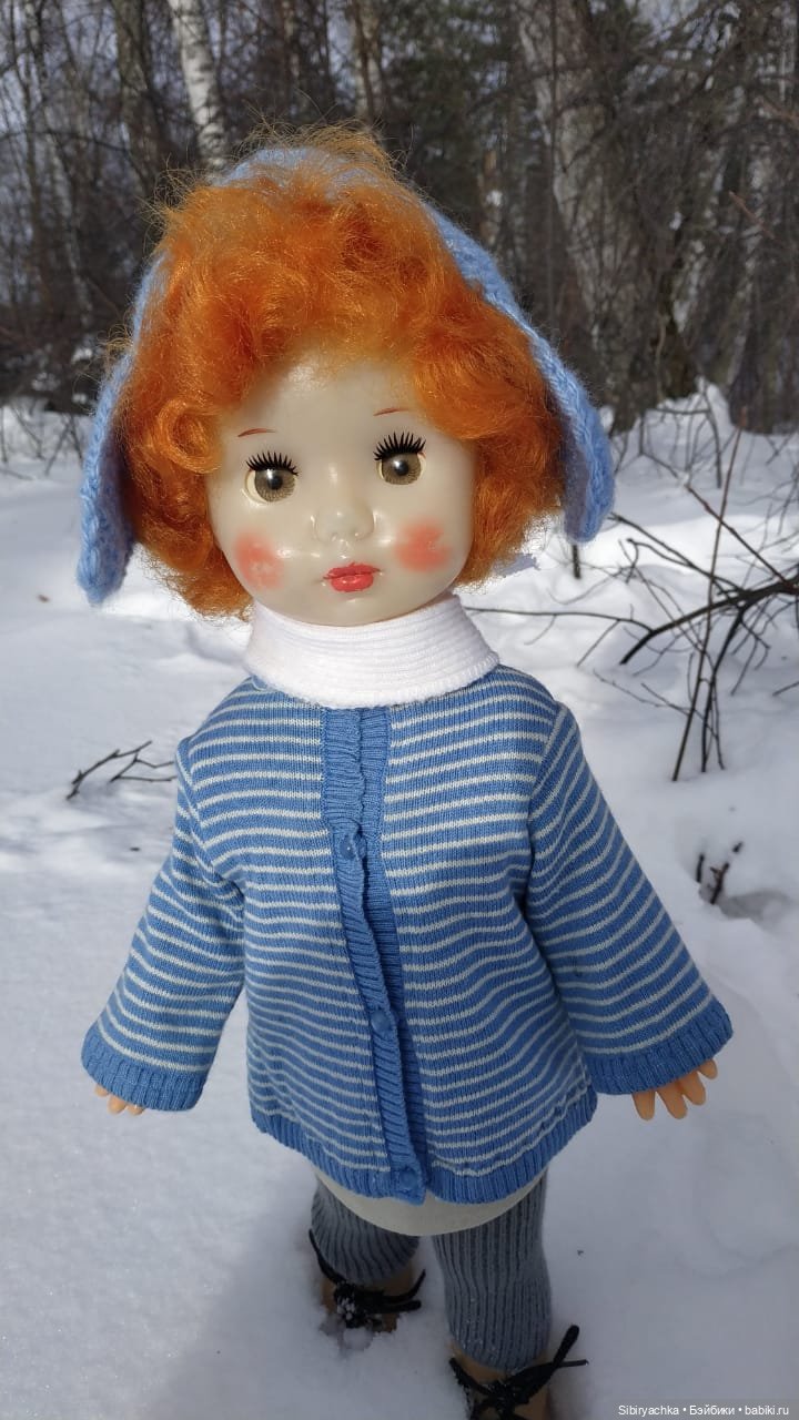 Синий, голубой и белый цвета в кукольной одежде