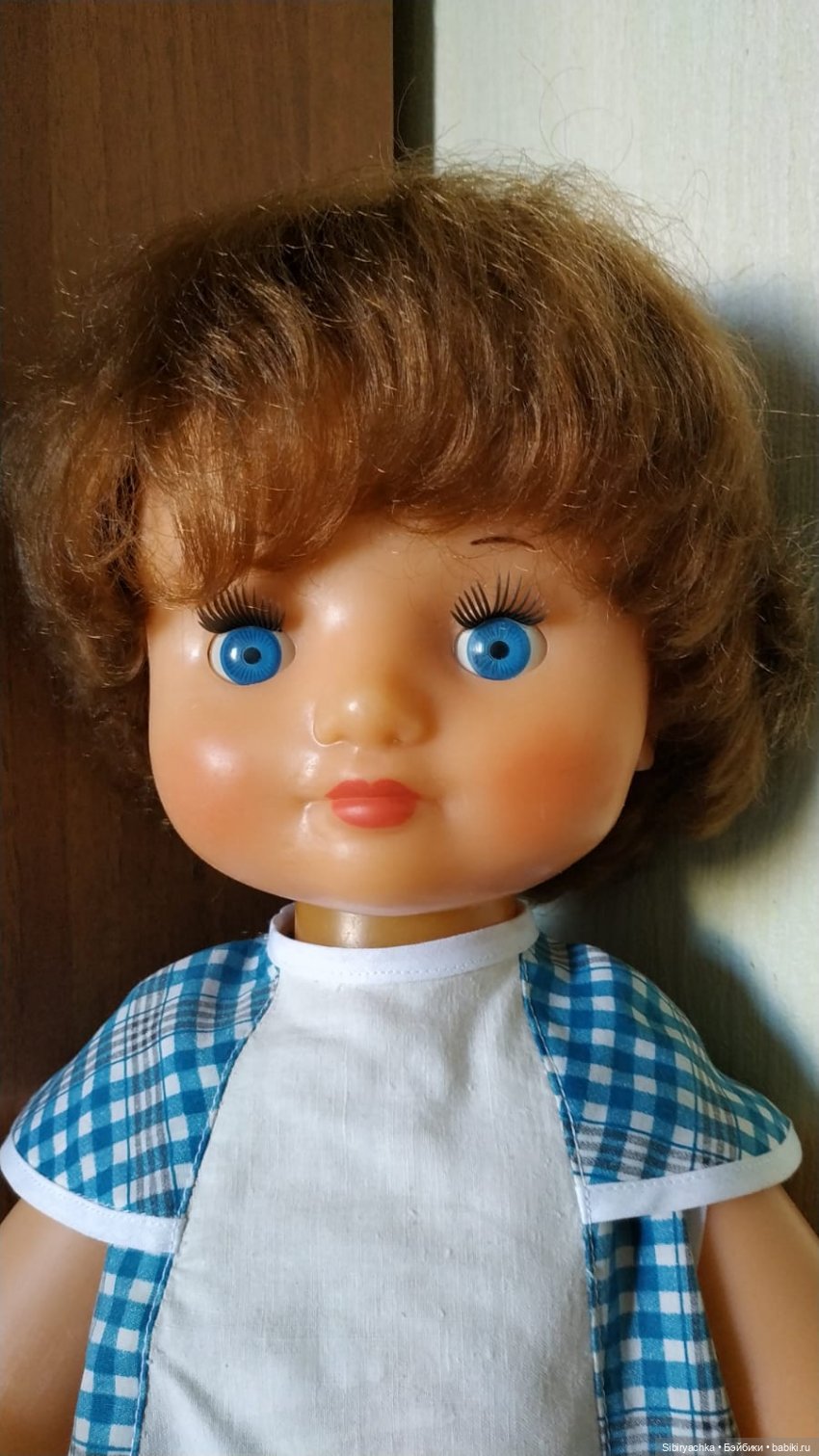 Синий, голубой и белый цвета в кукольной одежде