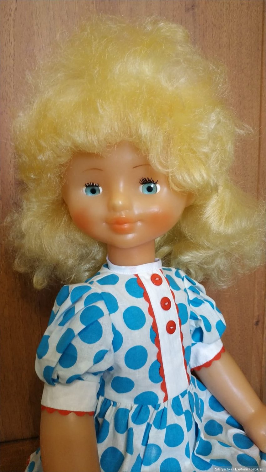 Синий, голубой и белый цвета в кукольной одежде