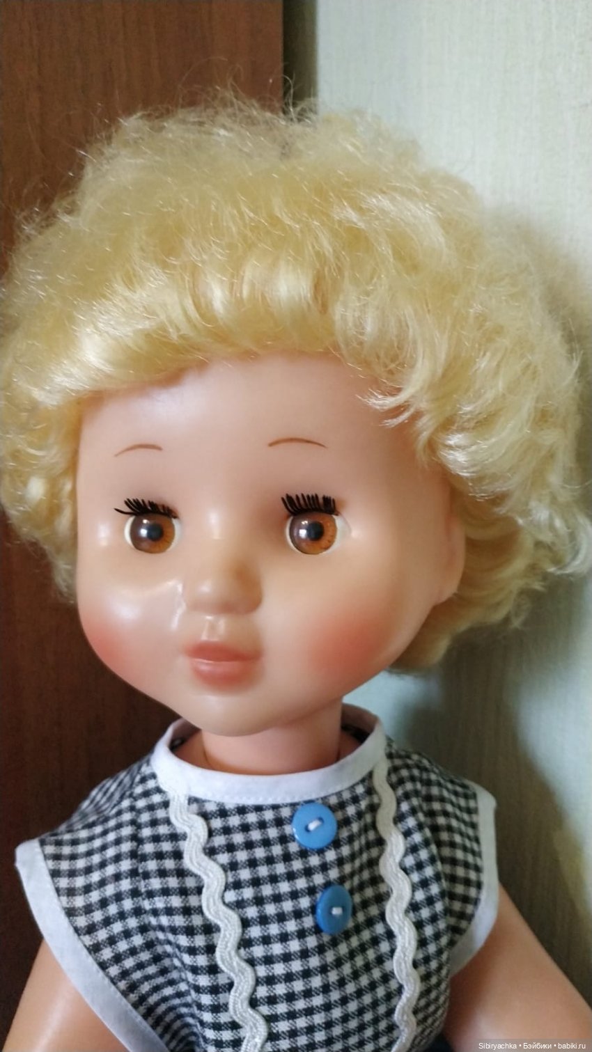 Синий, голубой и белый цвета в кукольной одежде