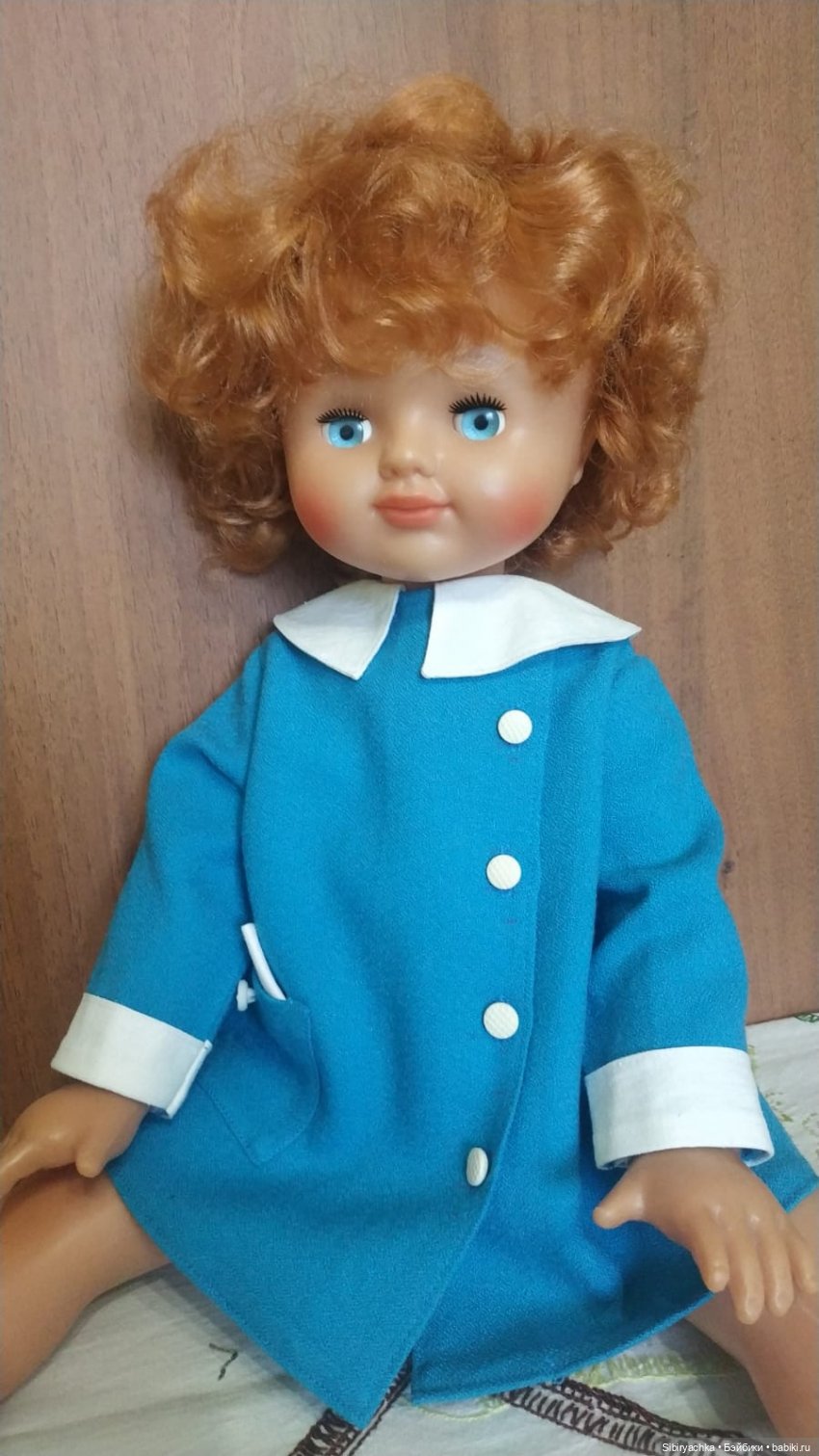 Синий, голубой и белый цвета в кукольной одежде