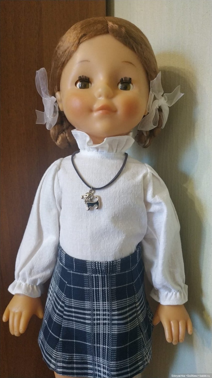 Синий, голубой и белый цвета в кукольной одежде