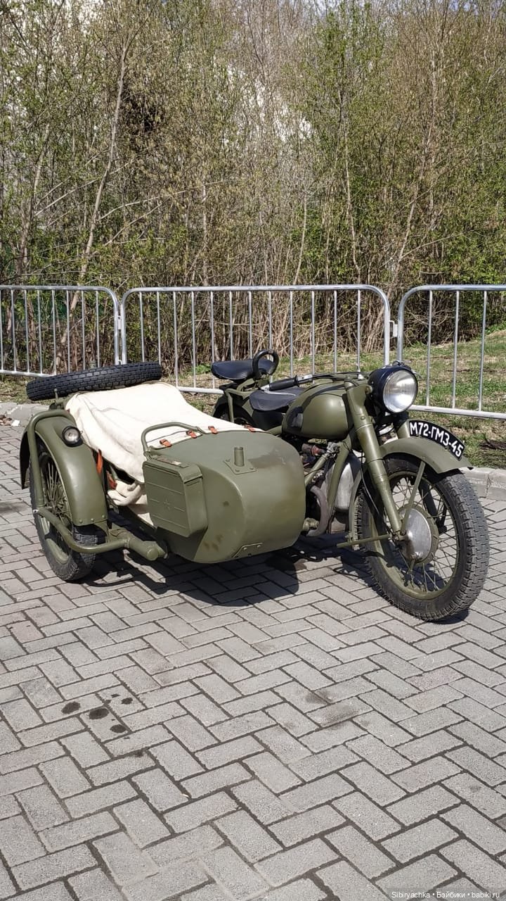 Василёк на выставке военной техники