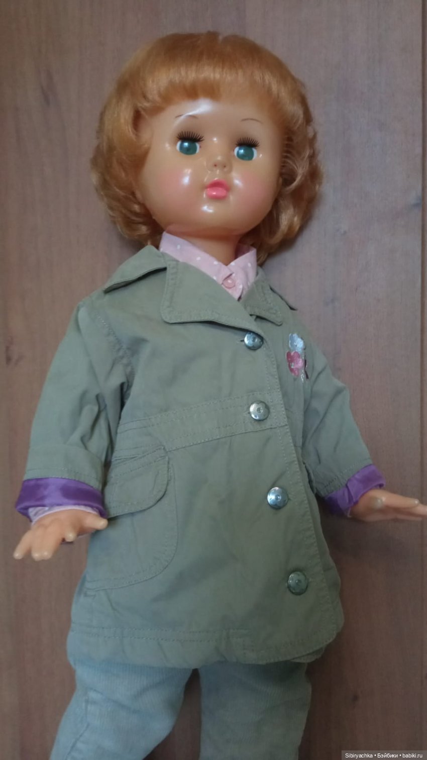 Девочка из прошлого Марина примеряет современную одежду (фото 7)