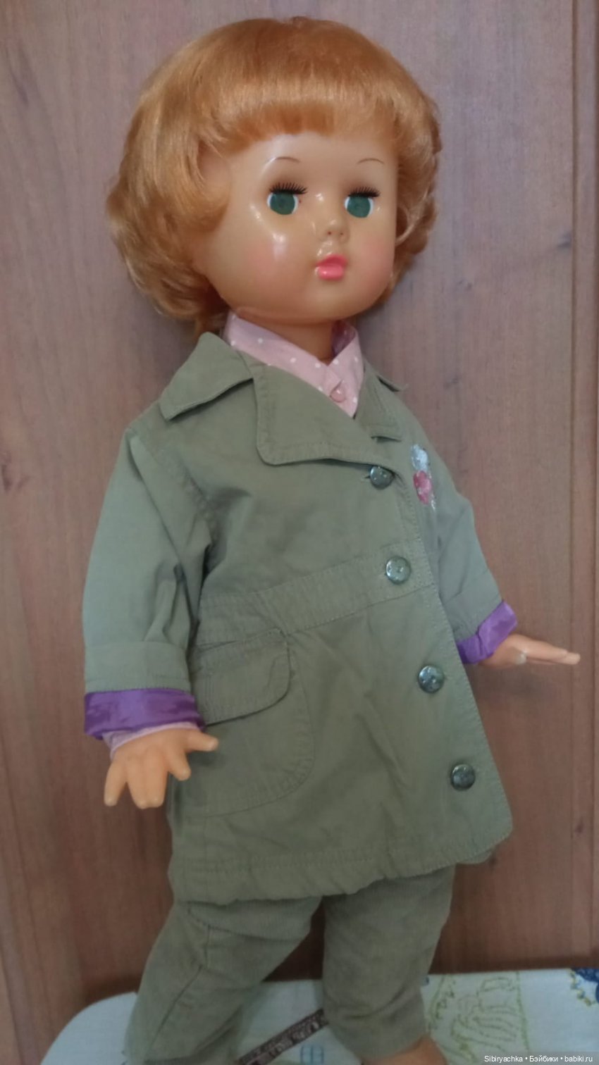 Девочка из прошлого Марина примеряет современную одежду (фото 8)