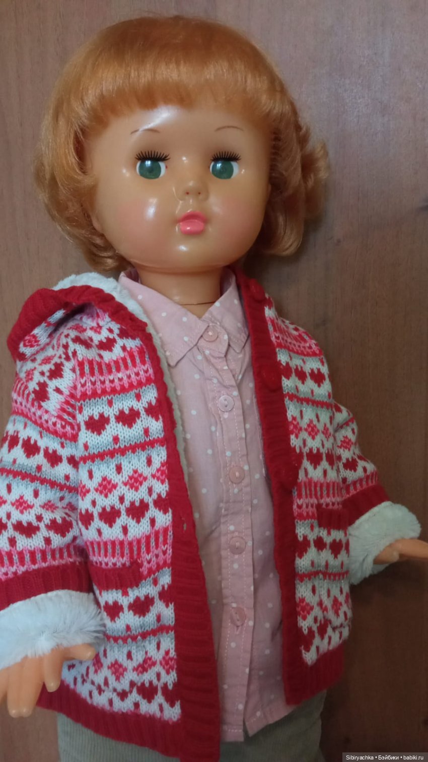 Девочка из прошлого Марина примеряет современную одежду (фото 5)