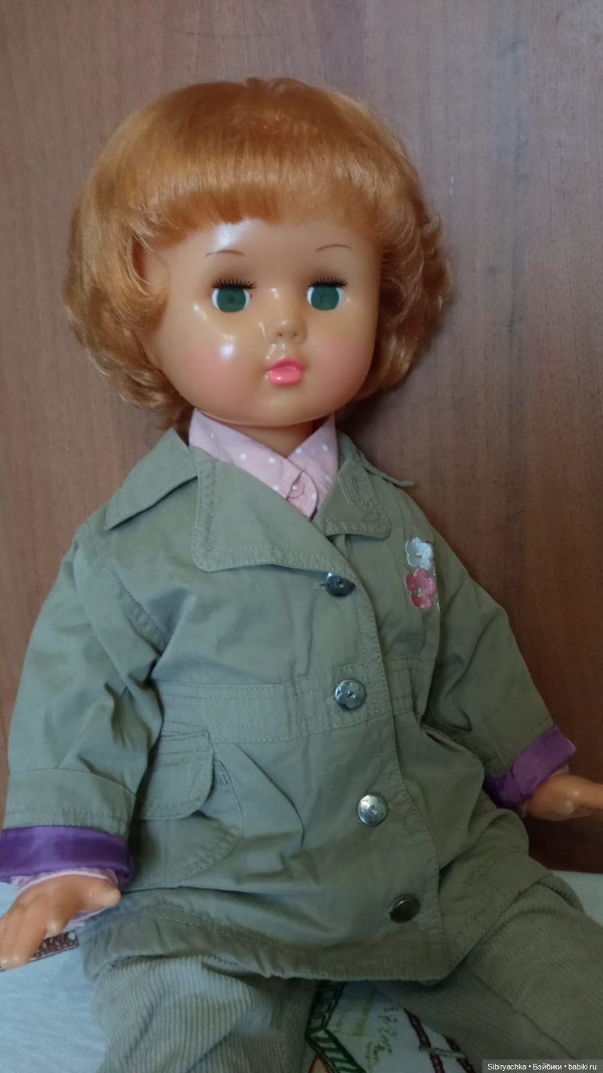 Девочка из прошлого Марина примеряет современную одежду (фото 9)