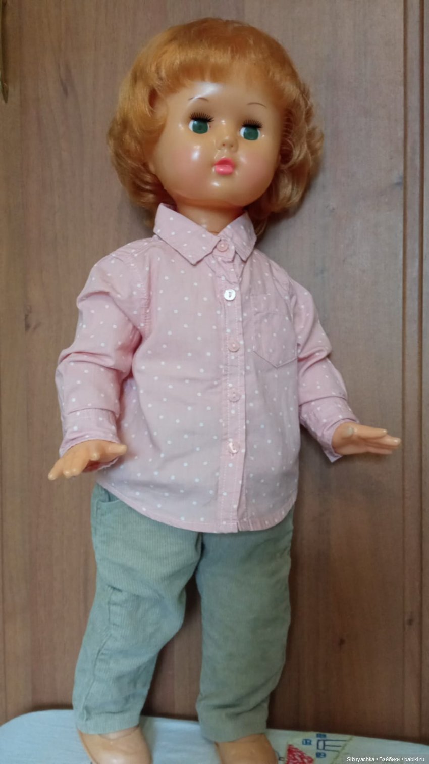 Девочка из прошлого Марина примеряет современную одежду (фото 2)