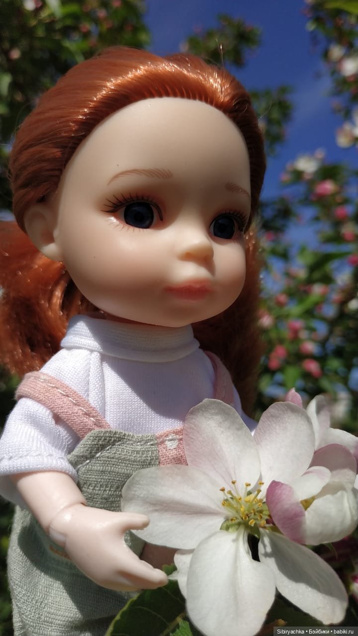 Майская прогулка Лизоньки и Полины