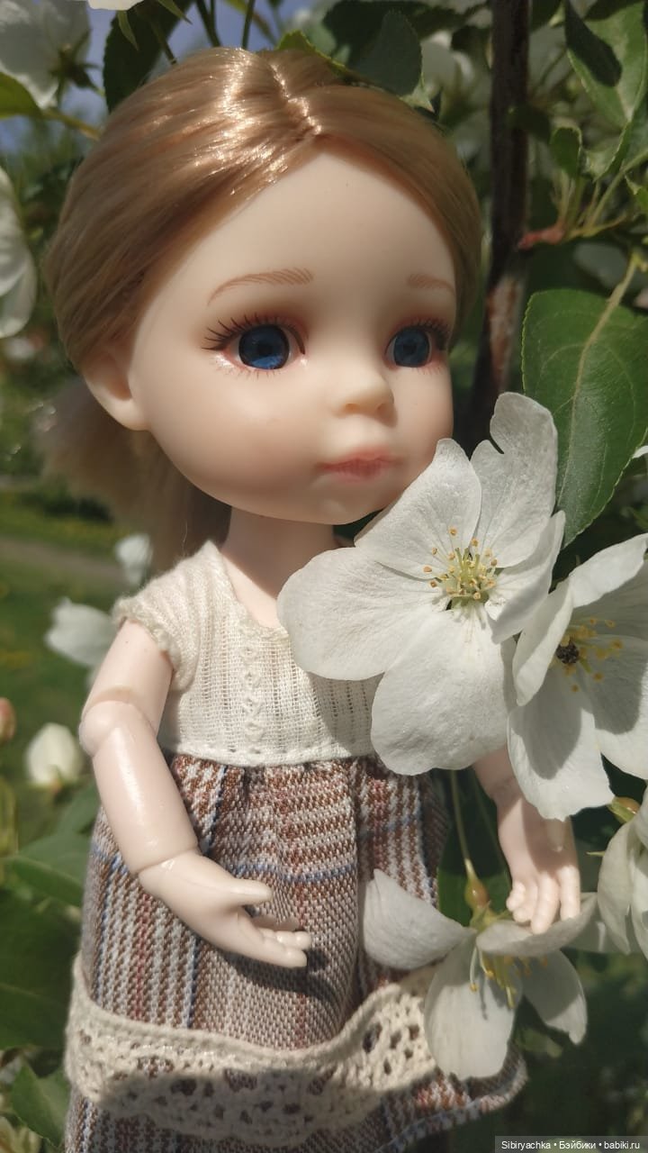 Майская прогулка Лизоньки и Полины