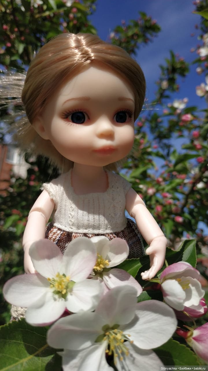 Майская прогулка Лизоньки и Полины