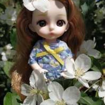 Майская прогулка Глаши и Сонечки.