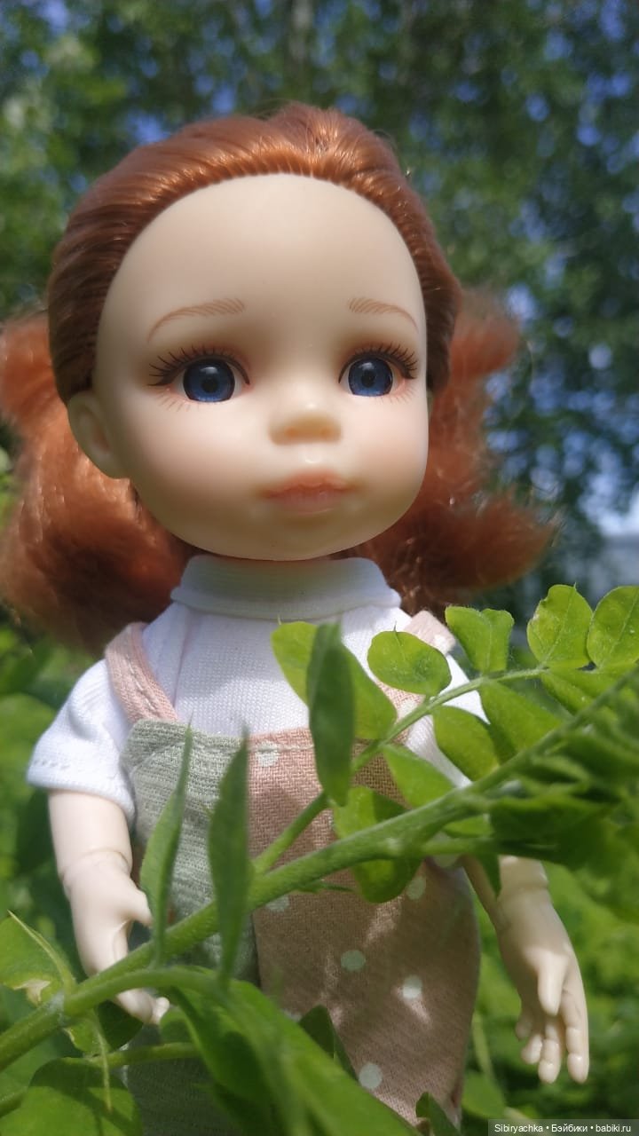 Первая летняя прогулка Лизоньки и Полины