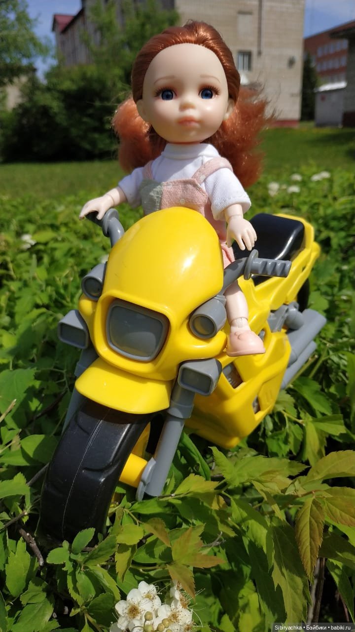 Первая летняя прогулка Лизоньки и Полины (фото 7)