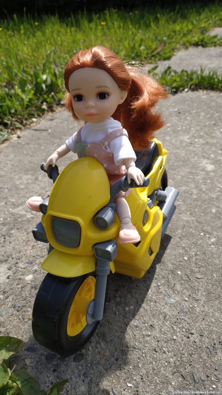 Первая летняя прогулка Лизоньки и Полины (фото 4)