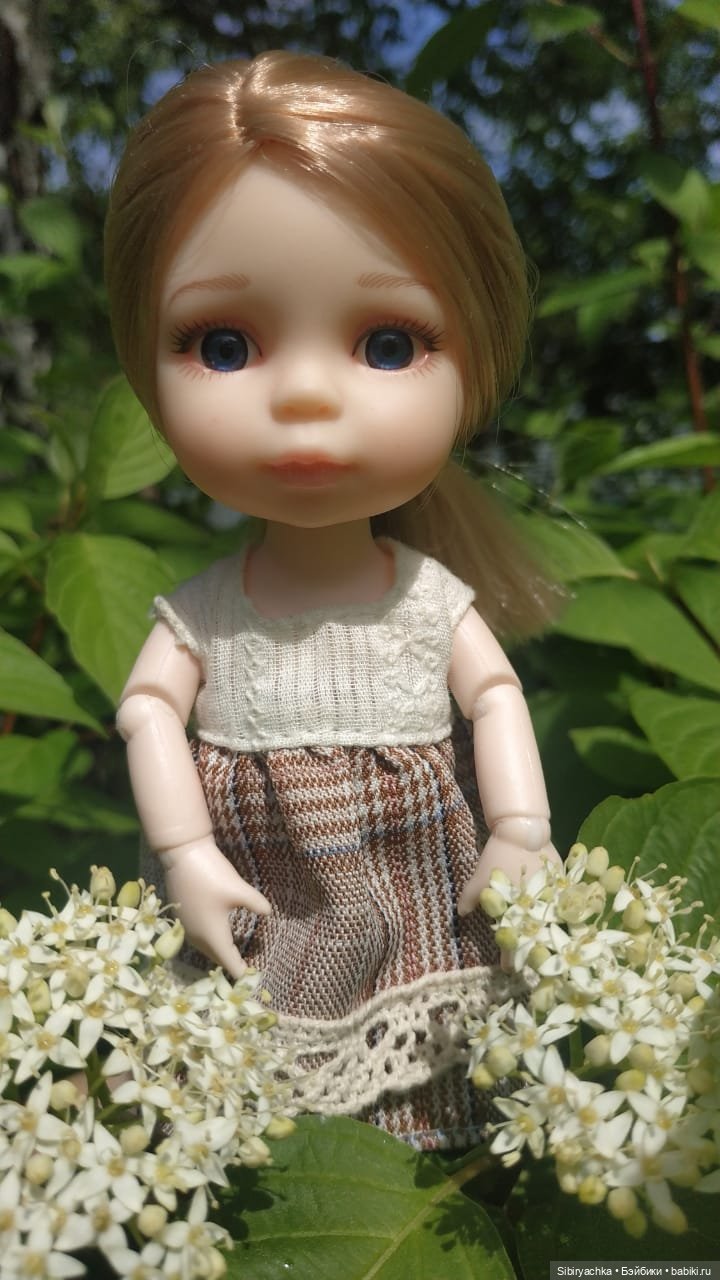 Первая летняя прогулка Лизоньки и Полины