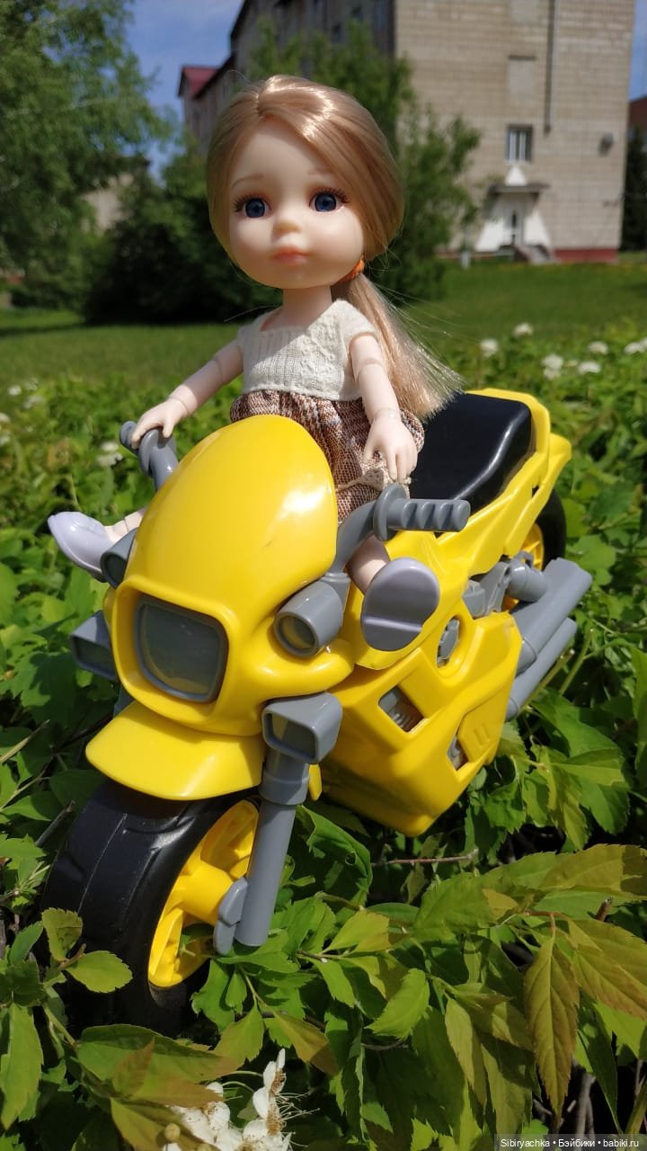 Первая летняя прогулка Лизоньки и Полины (фото 8)