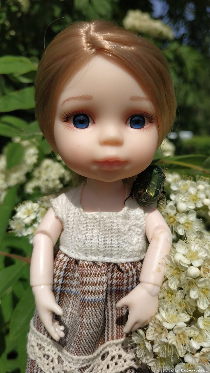 Первая летняя прогулка Лизоньки и Полины