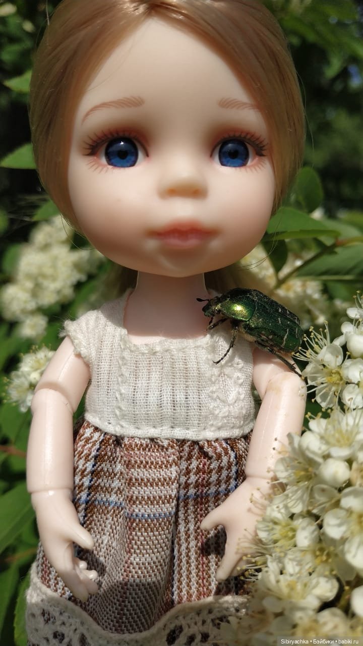 Первая летняя прогулка Лизоньки и Полины