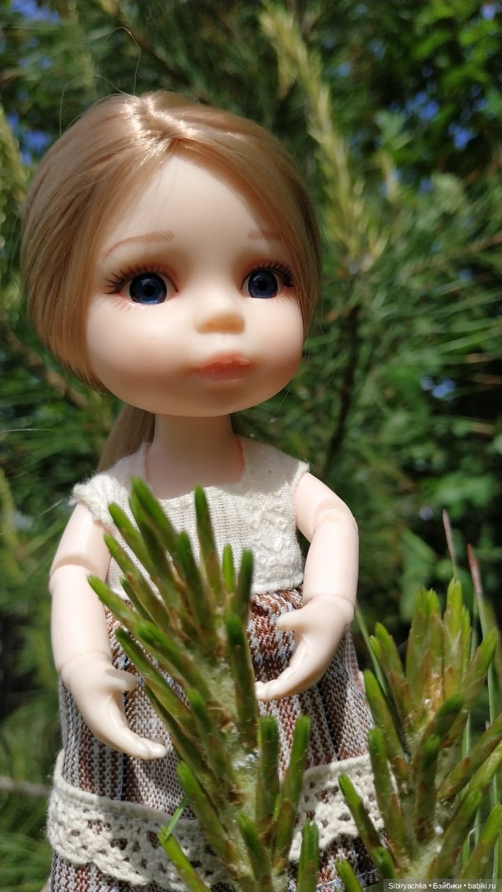 Первая летняя прогулка Лизоньки и Полины