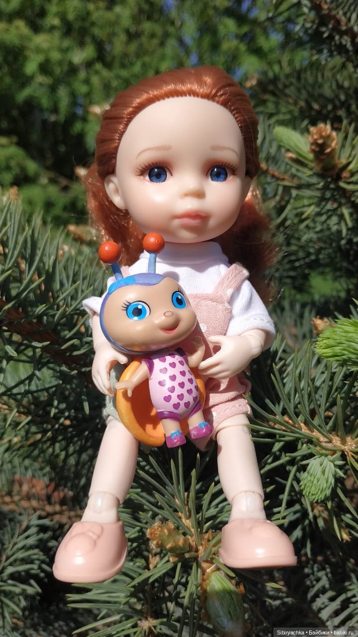 Первая летняя прогулка Лизоньки и Полины