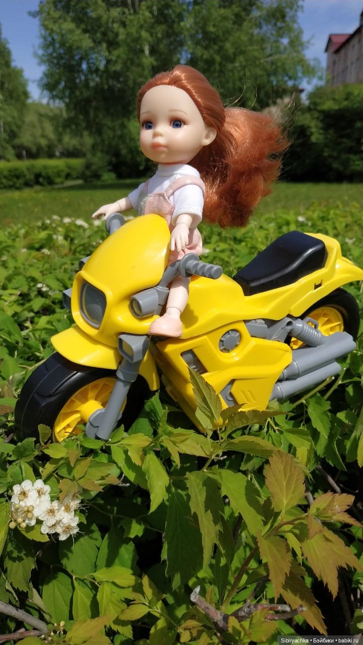 Первая летняя прогулка Лизоньки и Полины (фото 6)