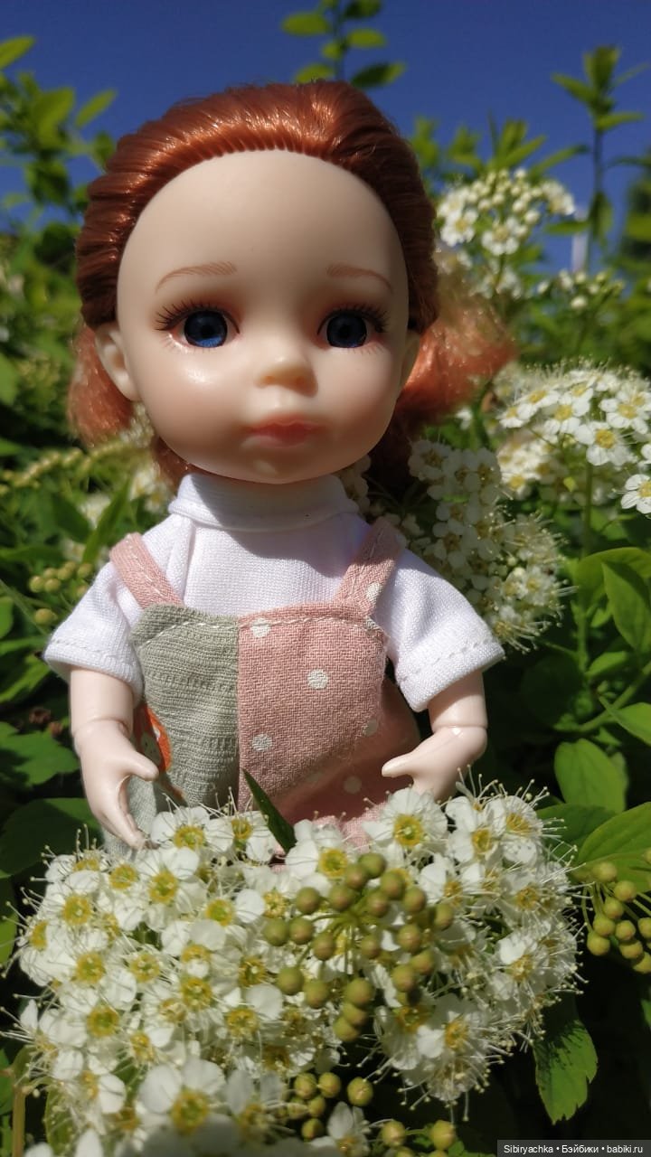 Первая летняя прогулка Лизоньки и Полины