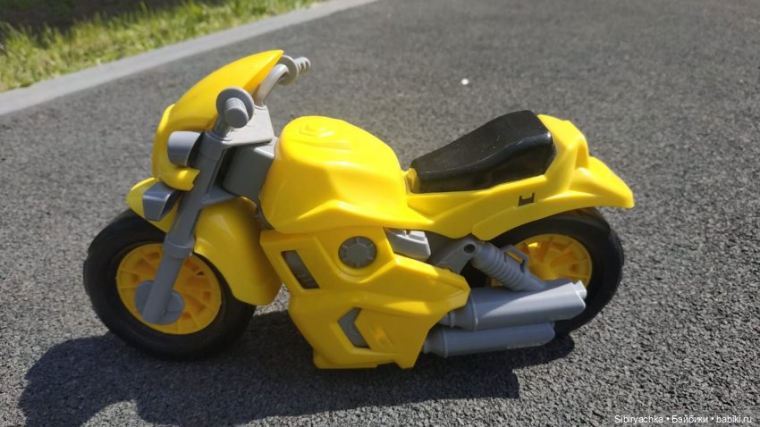 Первая летняя прогулка Лизоньки и Полины