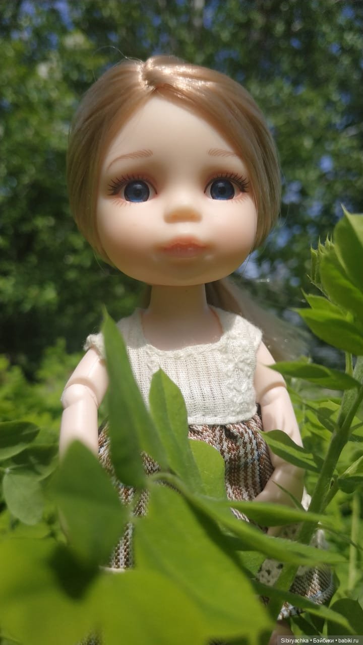 Первая летняя прогулка Лизоньки и Полины