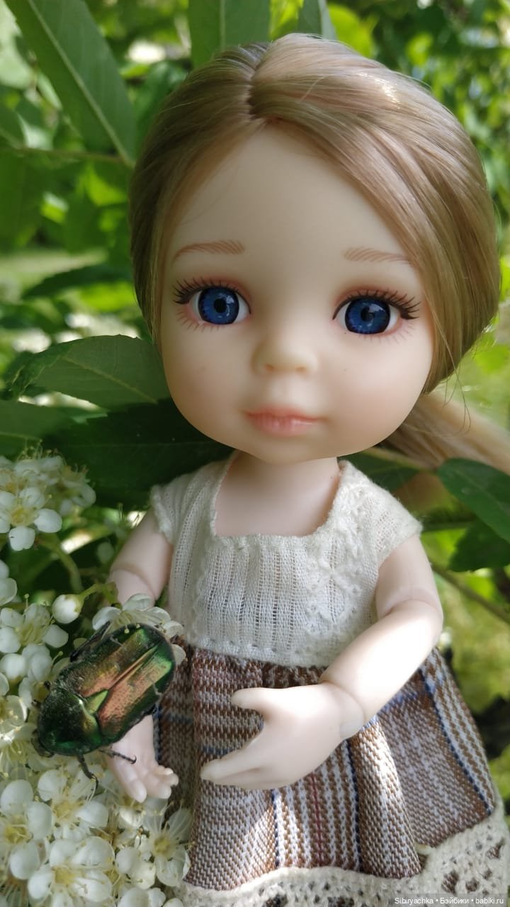 Первая летняя прогулка Лизоньки и Полины