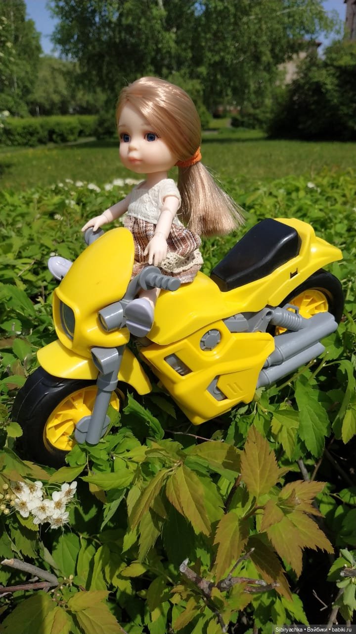 Первая летняя прогулка Лизоньки и Полины (фото 9)